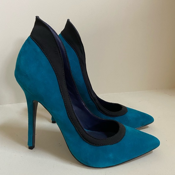 Shoes - ❌❌SOLD New London Trash Heels